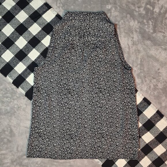 S | Covington | Graphic Pop Sleeveless V-Neck Blouse - Picture 3 of 5